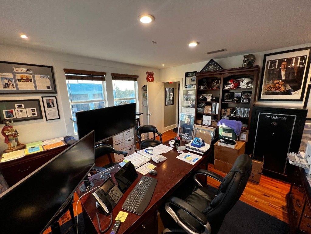 Home Office, Interior, Recessed Lighting, Wood Texture Flooring