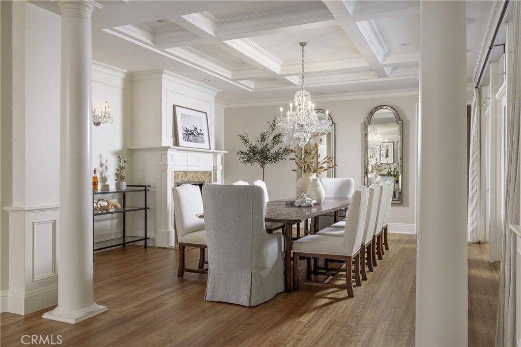 Chandelier, Dining room, Fireplace, Interior, Wood Texture Flooring