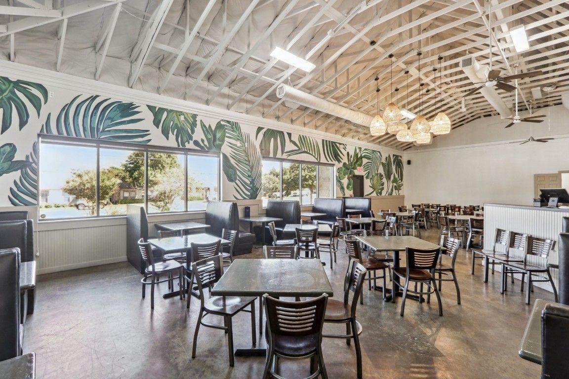 Chandelier, Dining room, Interior, Pendant Lights