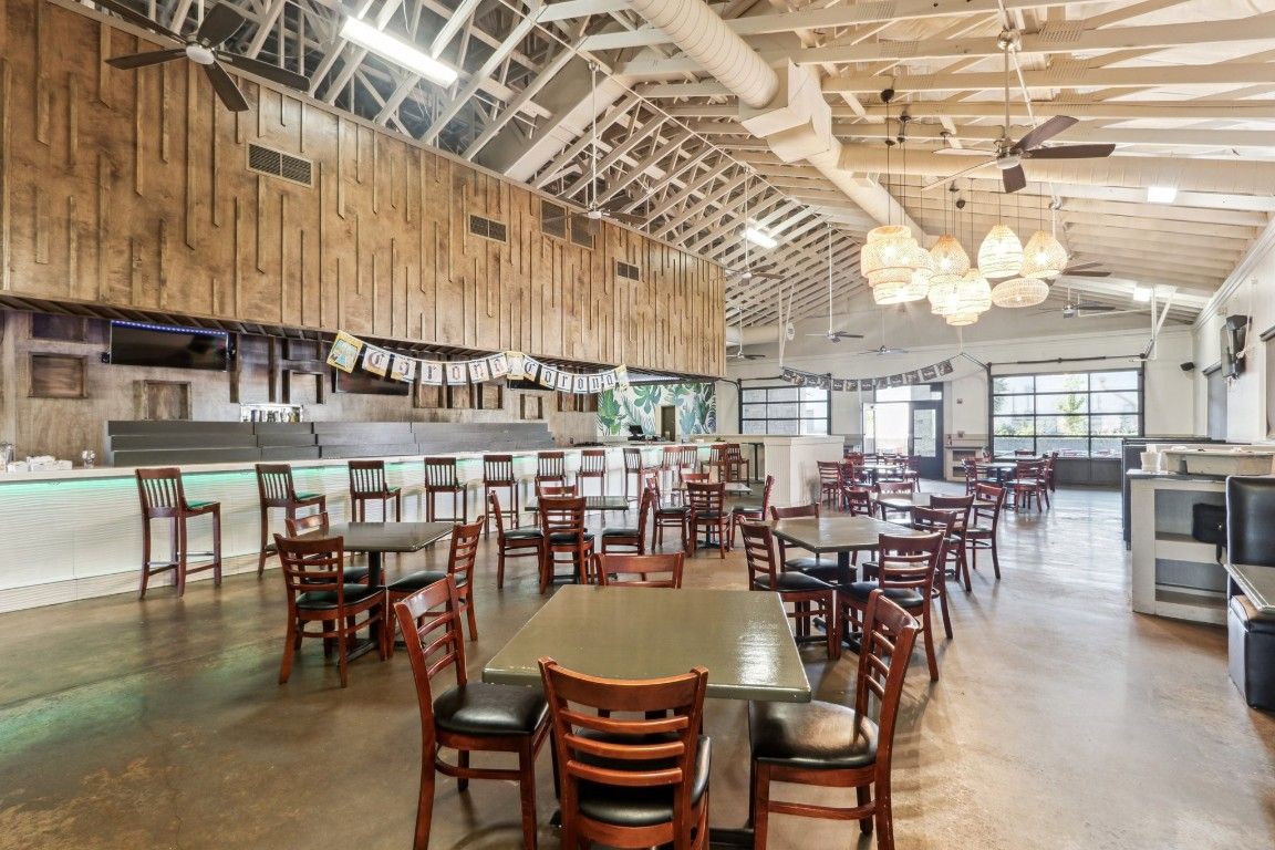 Chandelier, Dining room, Interior, Pendant Lights