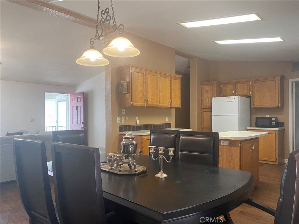 Dining room, Interior, Kitchen, Pendant Lights, Recessed Lighting, Wood Texture Flooring