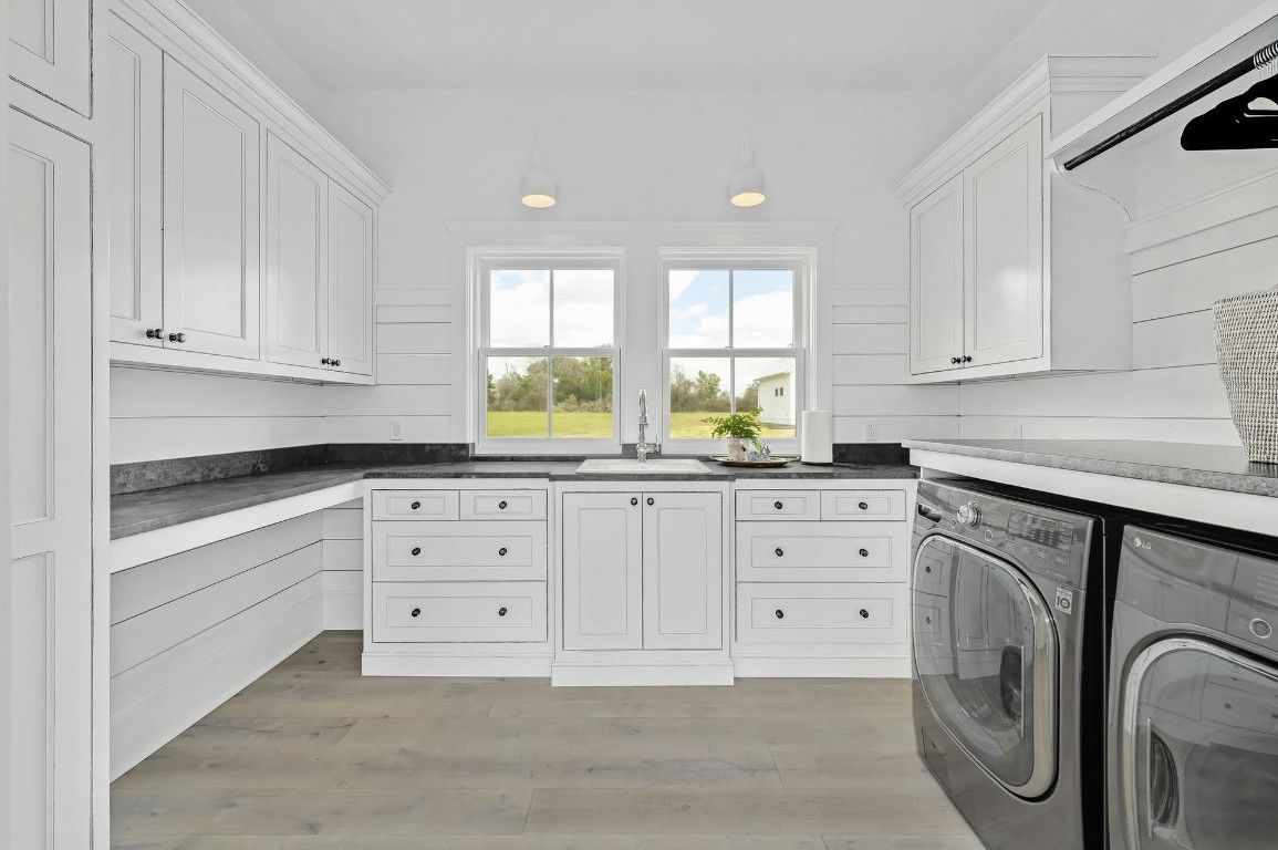 Interior, Washer, Wood Texture Flooring