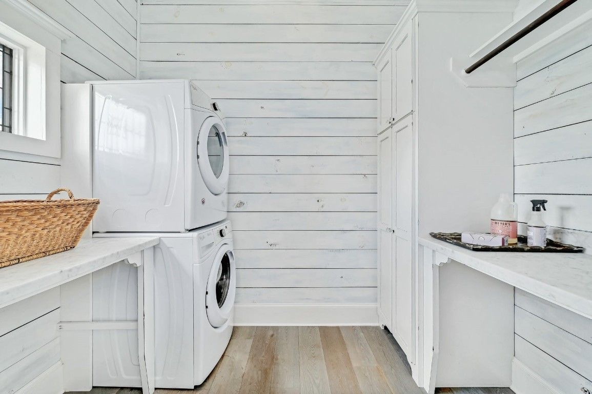 Interior, Washer, Wood Texture Flooring, Wooden Walls
