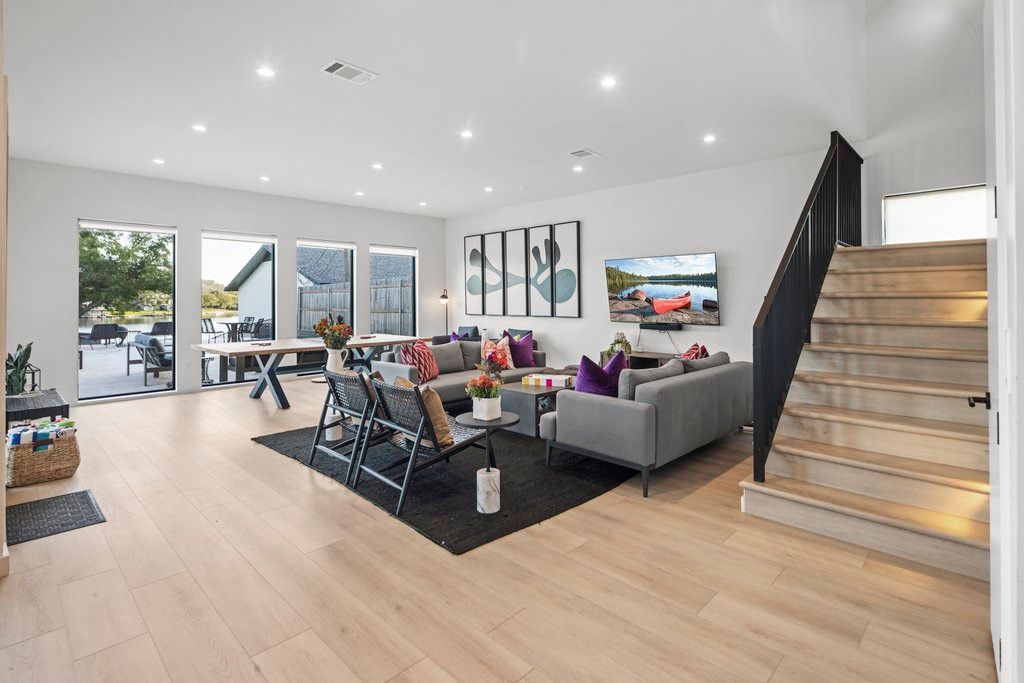 Interior, Living room, Recessed Lighting, Wood Texture Flooring