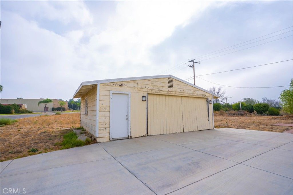 Backyard, Detached Garage, Exterior