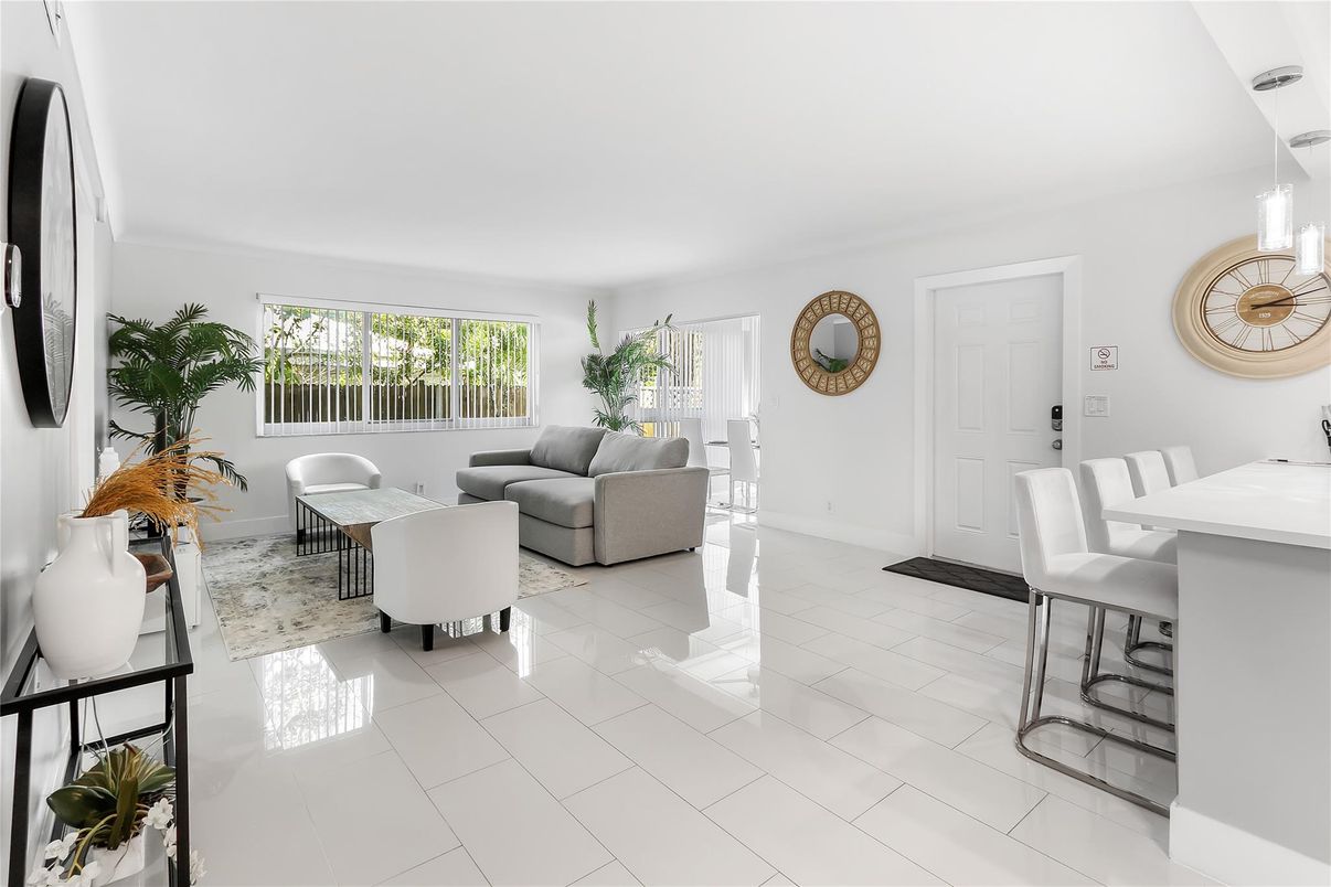 Dining room, Interior, Living room, Pendant Lights