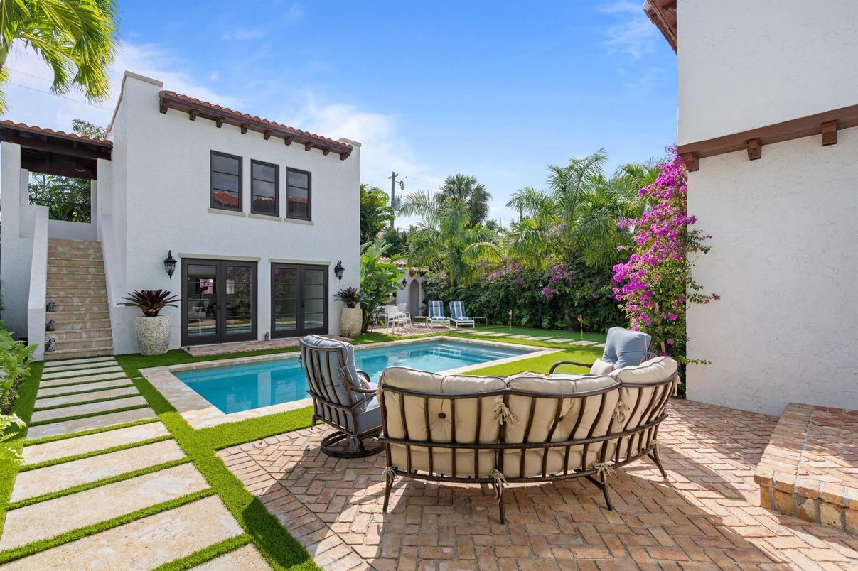Exterior, Pool