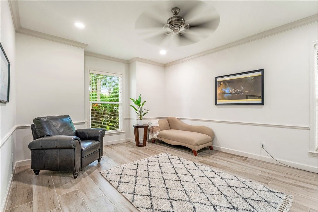 Interior, Recessed Lighting, Wood Texture Flooring