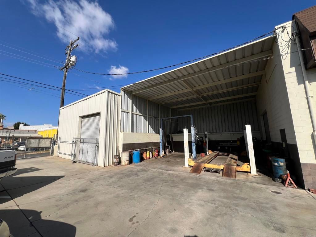 Detached Garage, Exterior