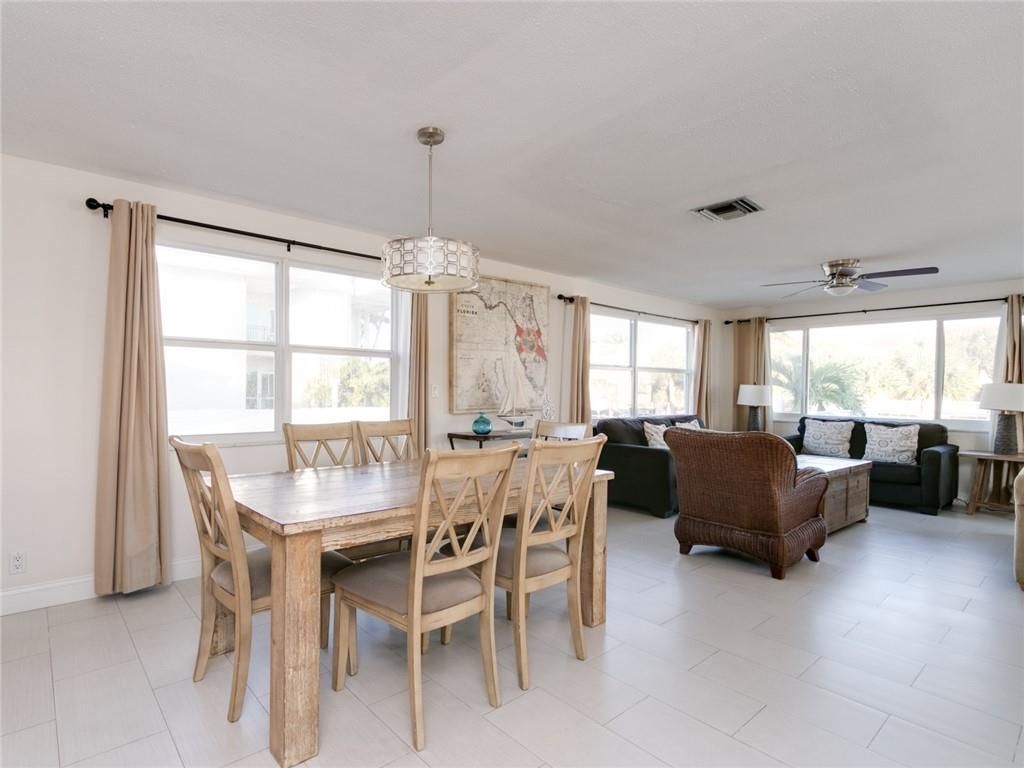 Dining room, Interior, Living room, Pendant Lights