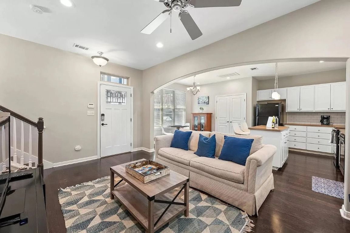 Chandelier, Interior, Kitchen, Living room, Pendant Lights, Recessed Lighting, Wood Texture Flooring