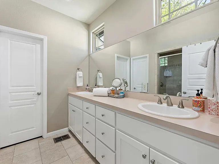 Bathroom, Dual Sink Vanities, Interior, Recessed Lighting