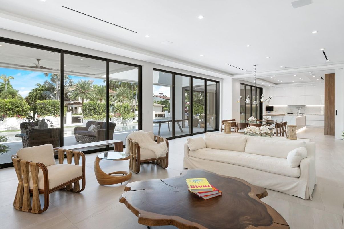 Dining room, Interior, Kitchen, Living room, Pendant Lights, Recessed Lighting, Stainless Steel Appliances