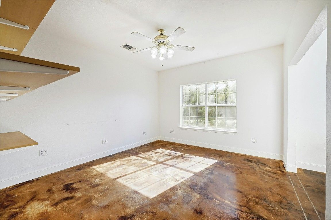 Empty room, Interior