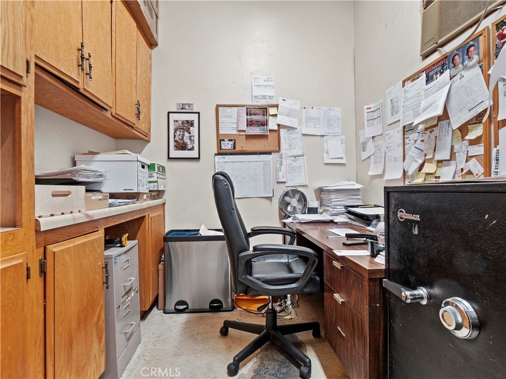 Home Office, Interior
