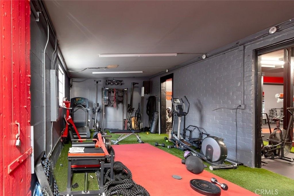 Fitness Equipment, Interior, Recessed Lighting, Stone Walls