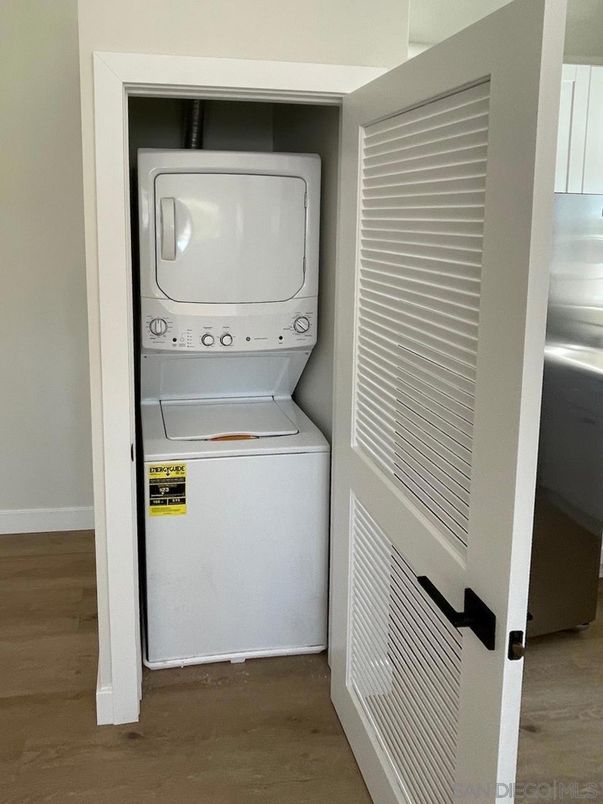 Interior, Utility Closets, Washer, Wood Texture Flooring