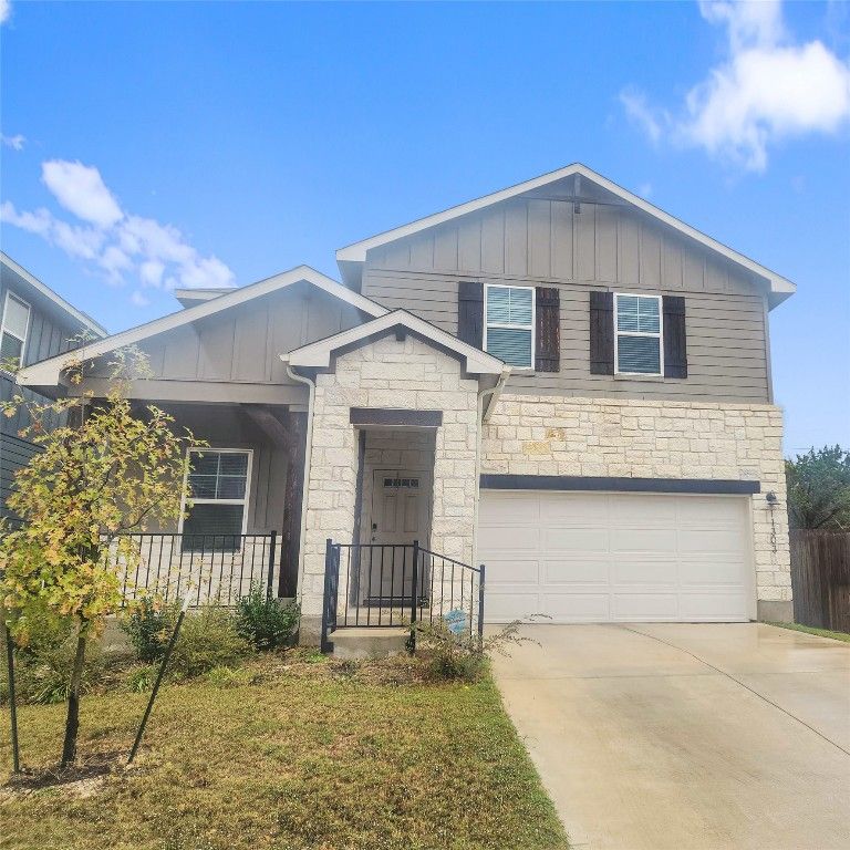 Attached, Exterior, Facade, American Craftsman