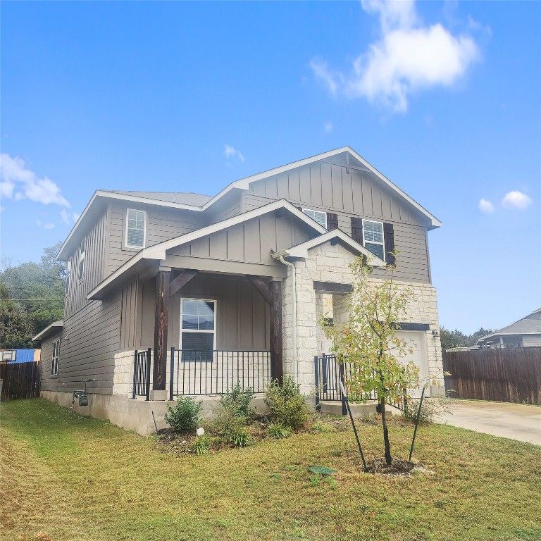 Attached, Exterior, Facade, American Craftsman