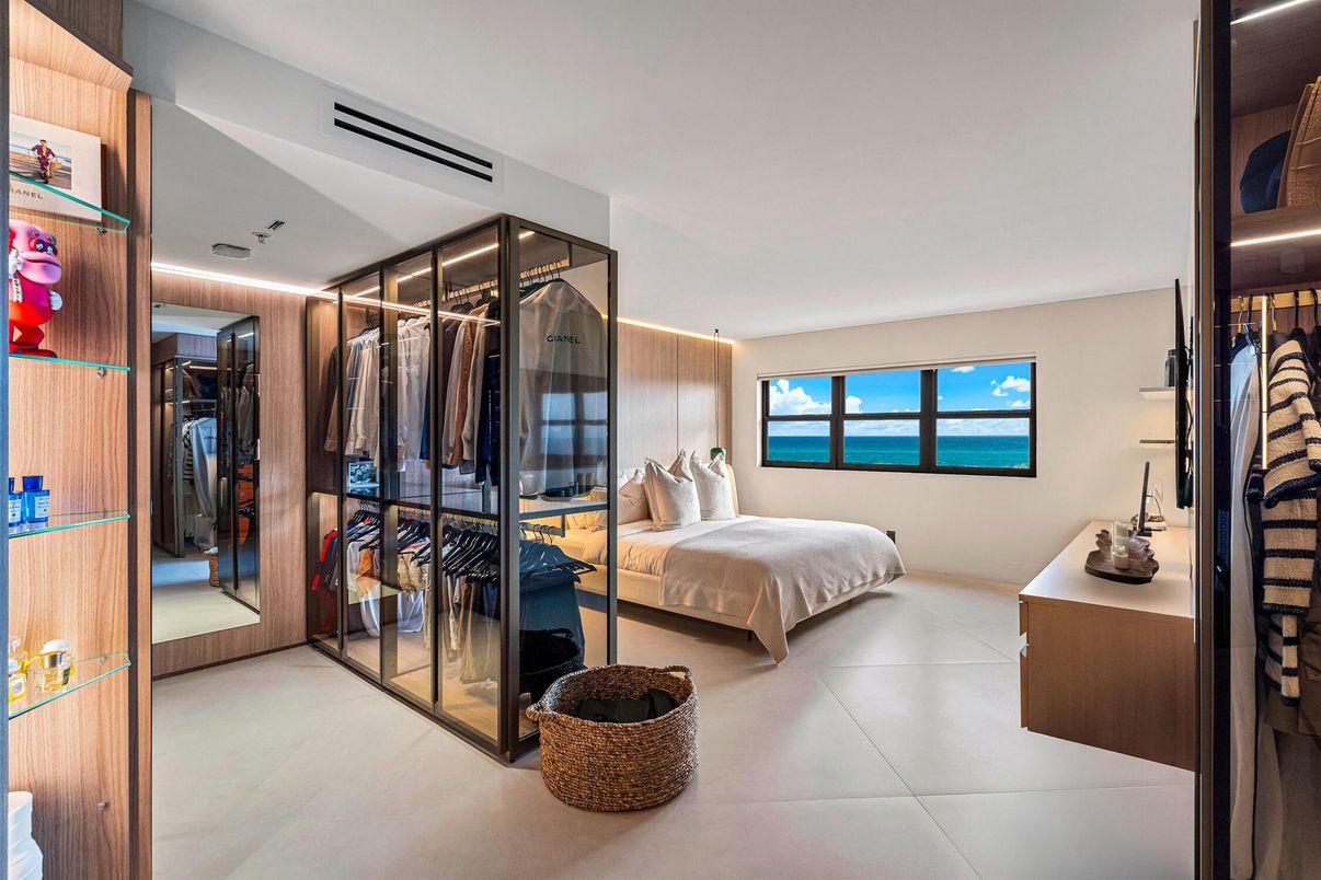 Bedroom, Interior, Water