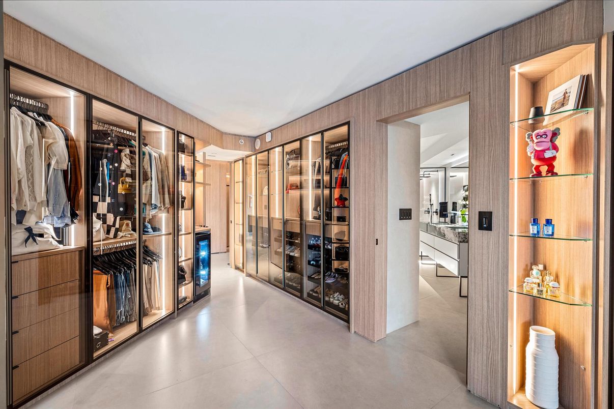 Interior, Walk-in Closets