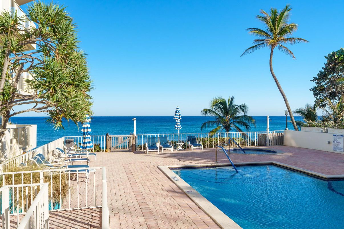 Exterior, Pool, Water