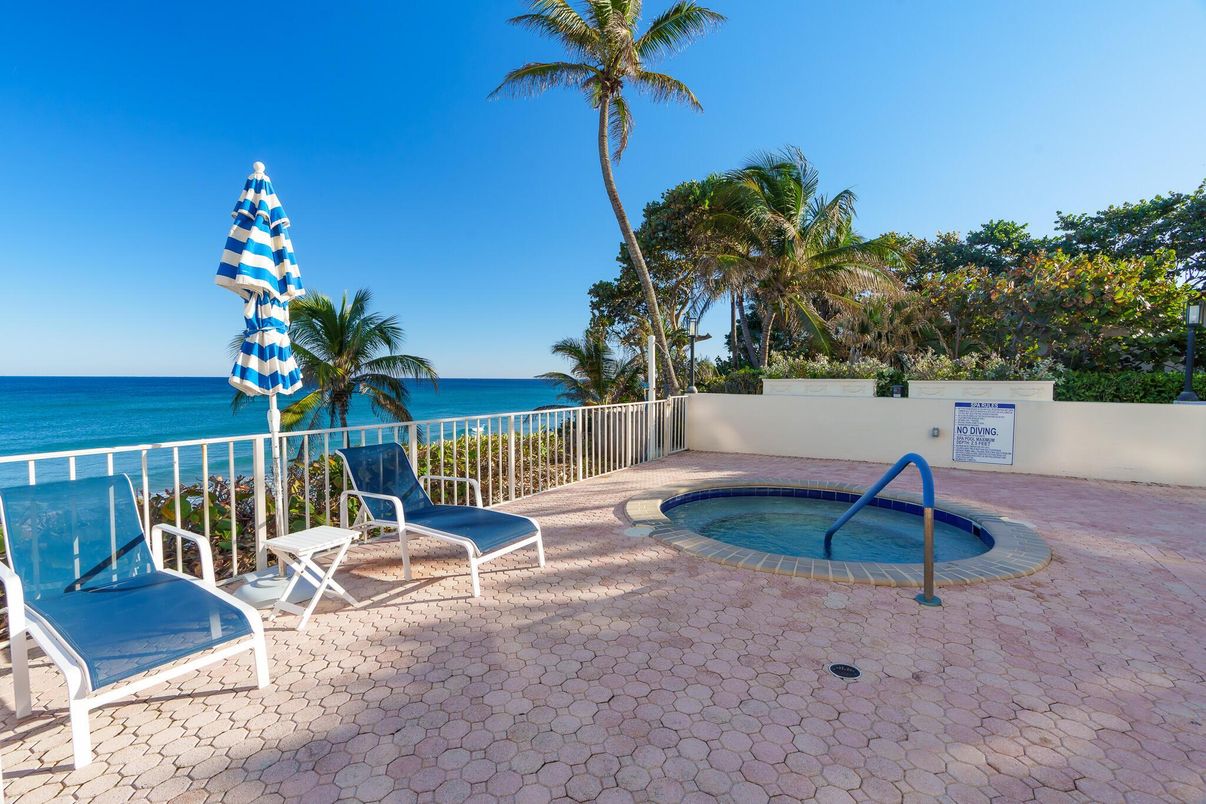 Exterior, Pool, Water