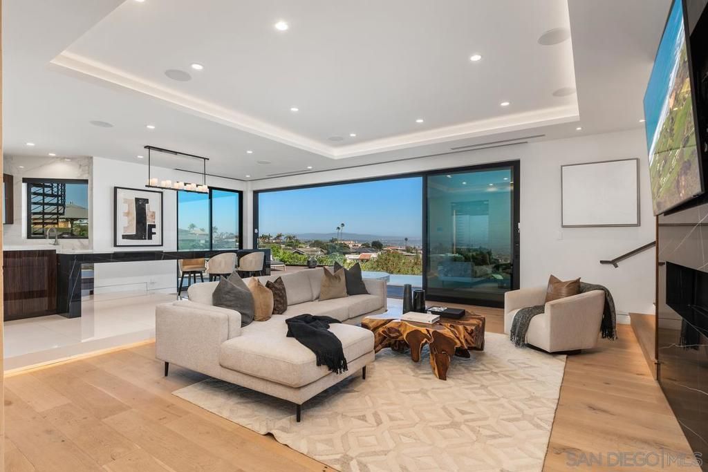 Dining room, Interior, Living room, Pendant Lights, Recessed Lighting, Wood Texture Flooring