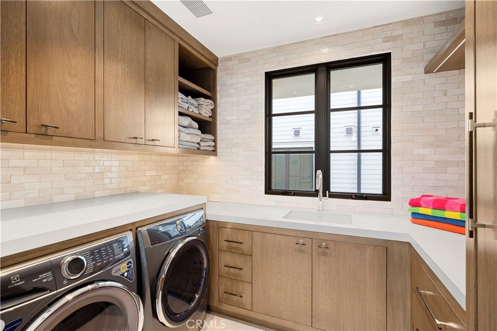 Interior, Recessed Lighting, Stone Walls, Washer
