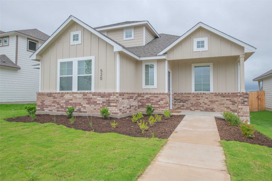 Exterior, Facade, Farmhouse