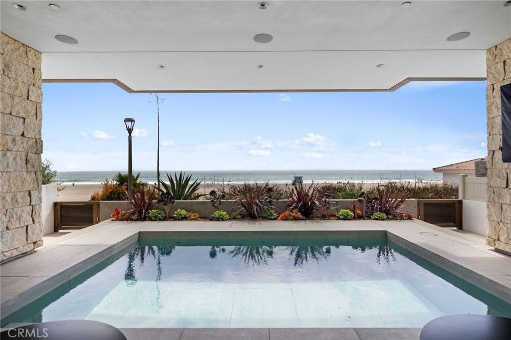 Exterior, Pool, Water