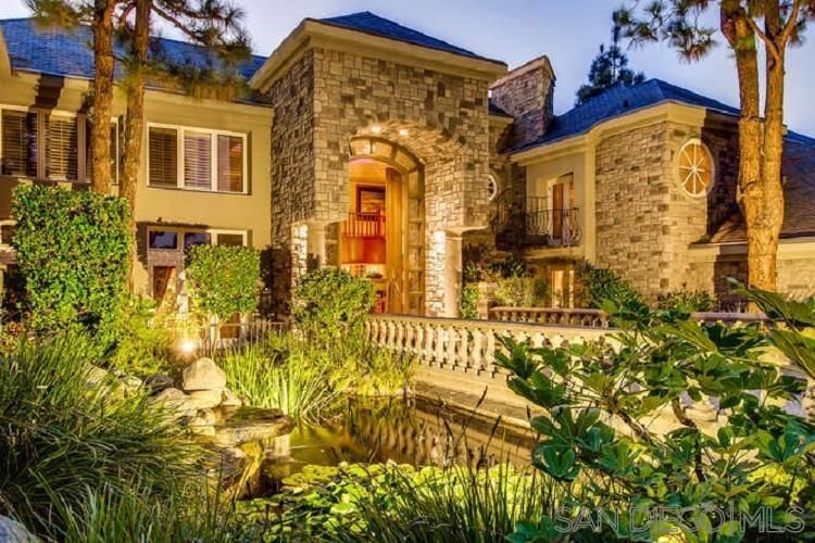 Backyard, Exterior, Facade, Brick Facade, Georgian