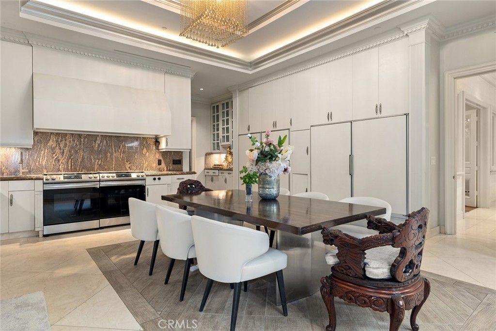 Dining room, Interior, Kitchen, Recessed Lighting, Stainless Steel Appliances
