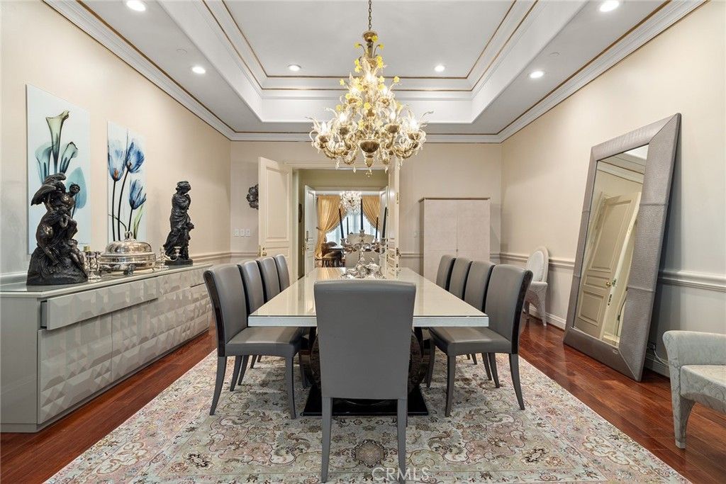 Chandelier, Dining room, Interior, Recessed Lighting, Wood Texture Flooring