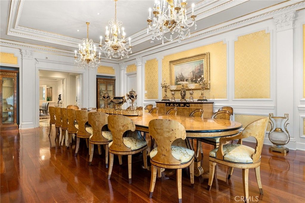 Chandelier, Dining room, Interior, Recessed Lighting, Wood Texture Flooring