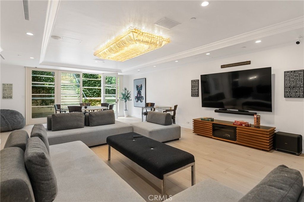 Chandelier, Dining room, Interior, Living room, Recessed Lighting, Wood Texture Flooring