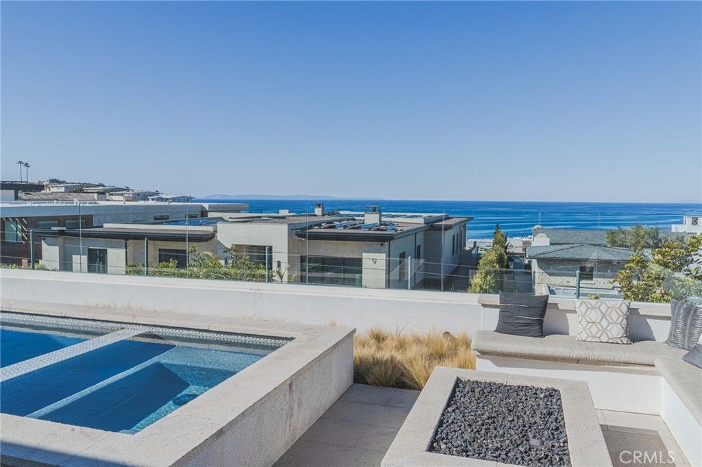 Exterior, Pool, Water