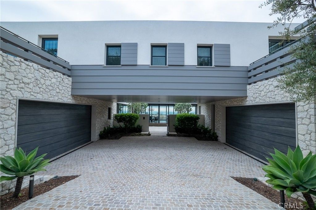 Attached, Exterior, Facade, Modern