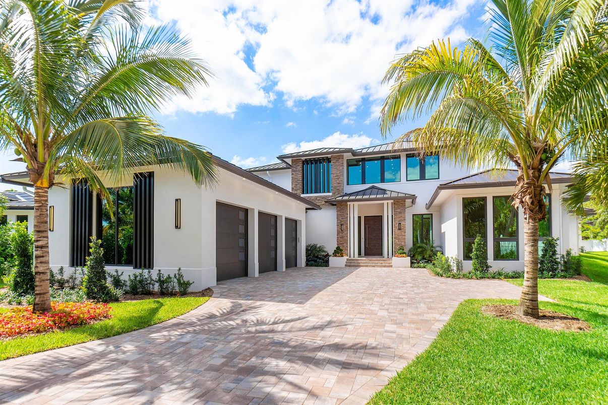 Attached, Exterior, Facade, Spanish Mediterranean