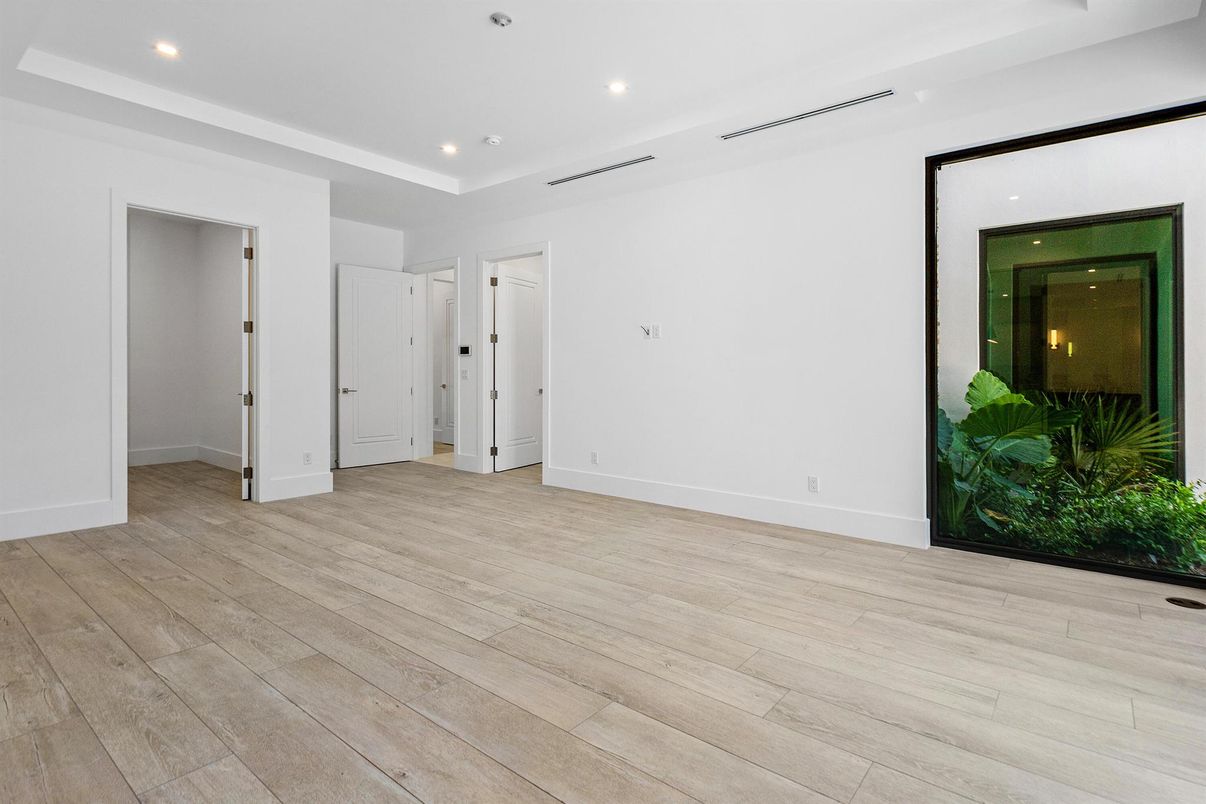 Empty room, Interior, Recessed Lighting, Wood Texture Flooring