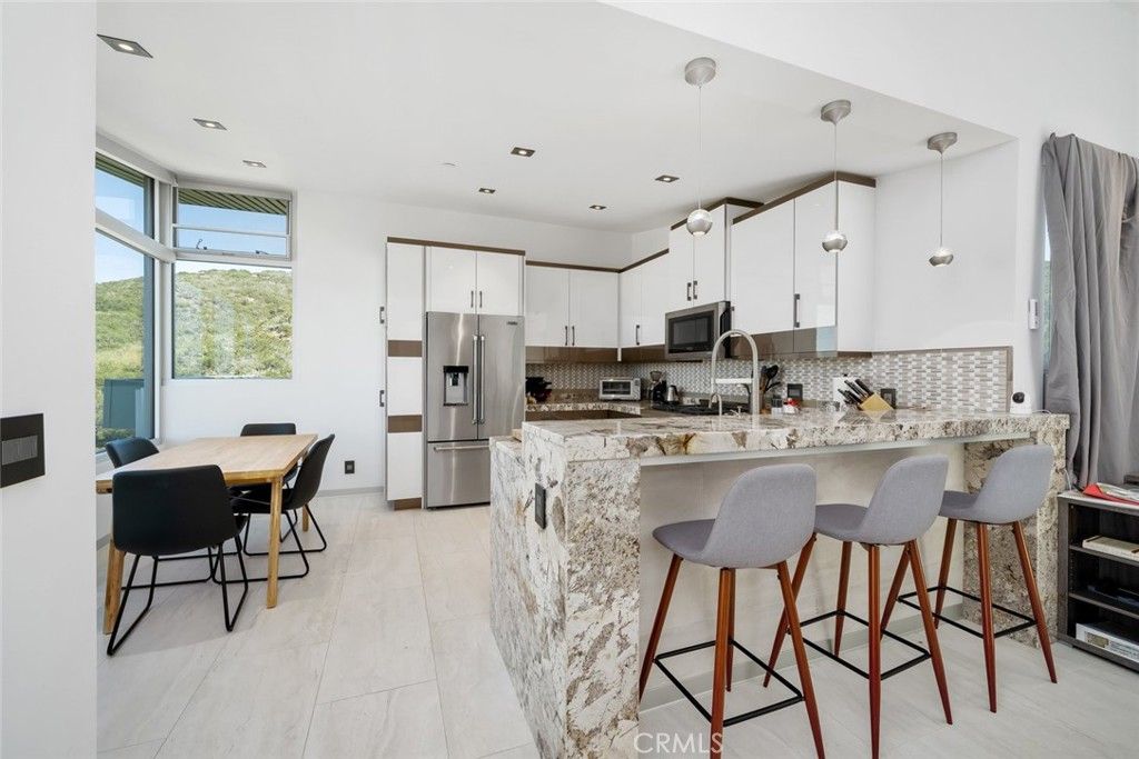 Dining room, Interior, Kitchen, Pendant Lights, Recessed Lighting, Stainless Steel Appliances