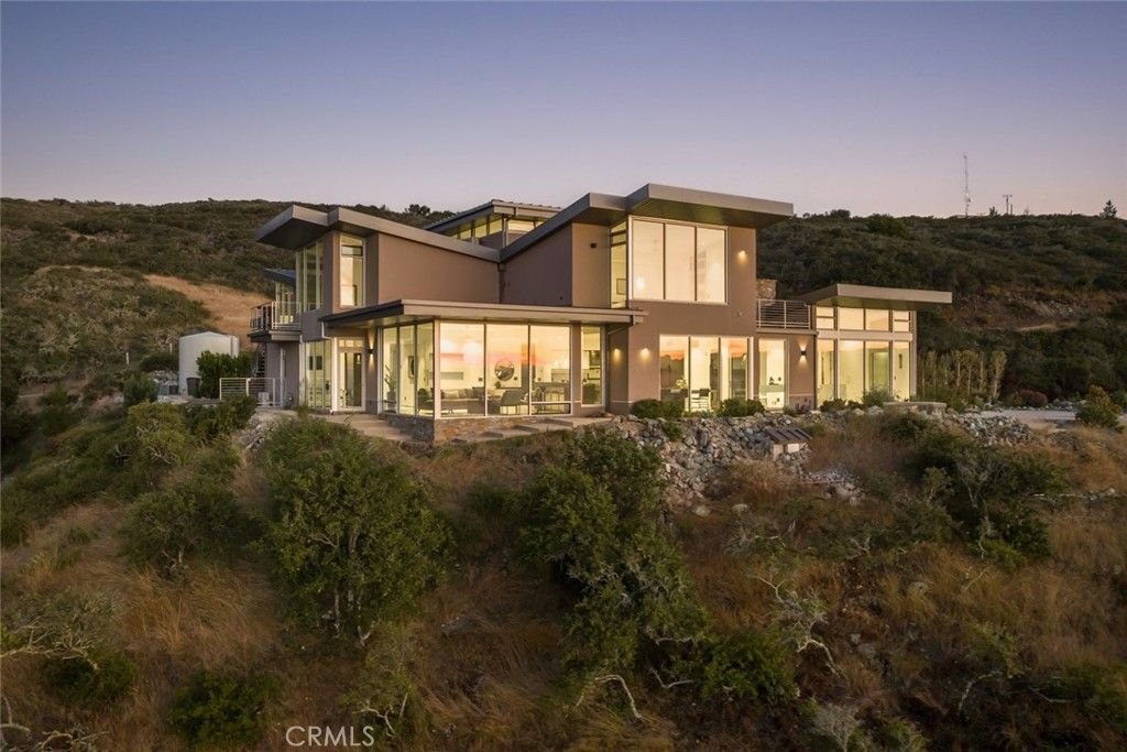 Backyard, Exterior, Facade, Modern