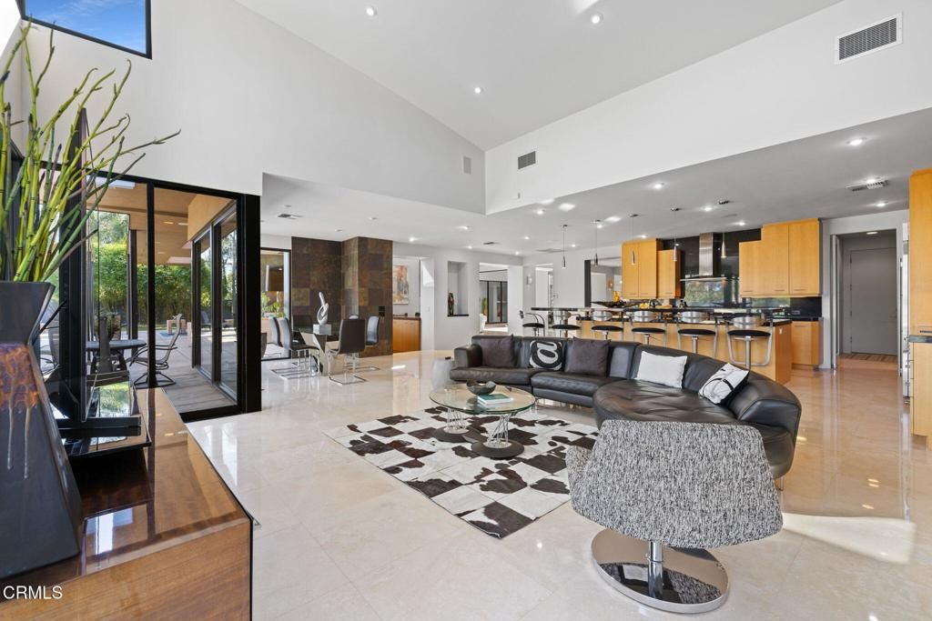 Dining room, Interior, Kitchen, Living room, Pendant Lights, Recessed Lighting, Stainless Steel Appliances