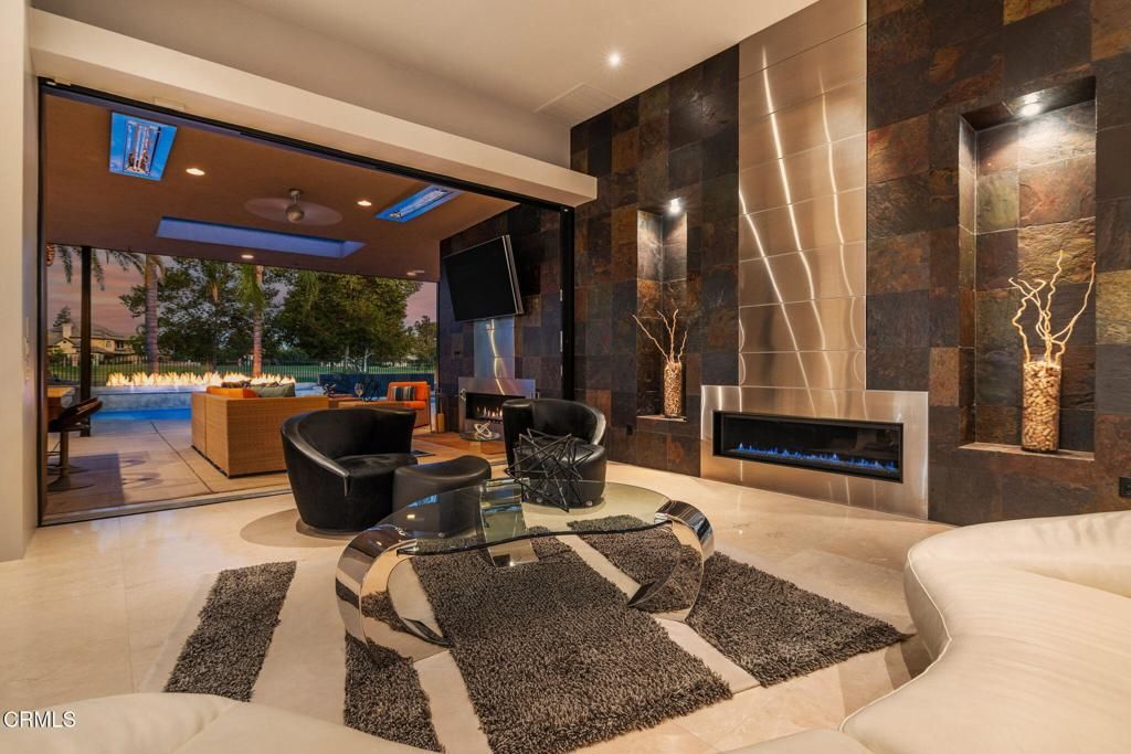Fireplace, Interior, Living room, Recessed Lighting