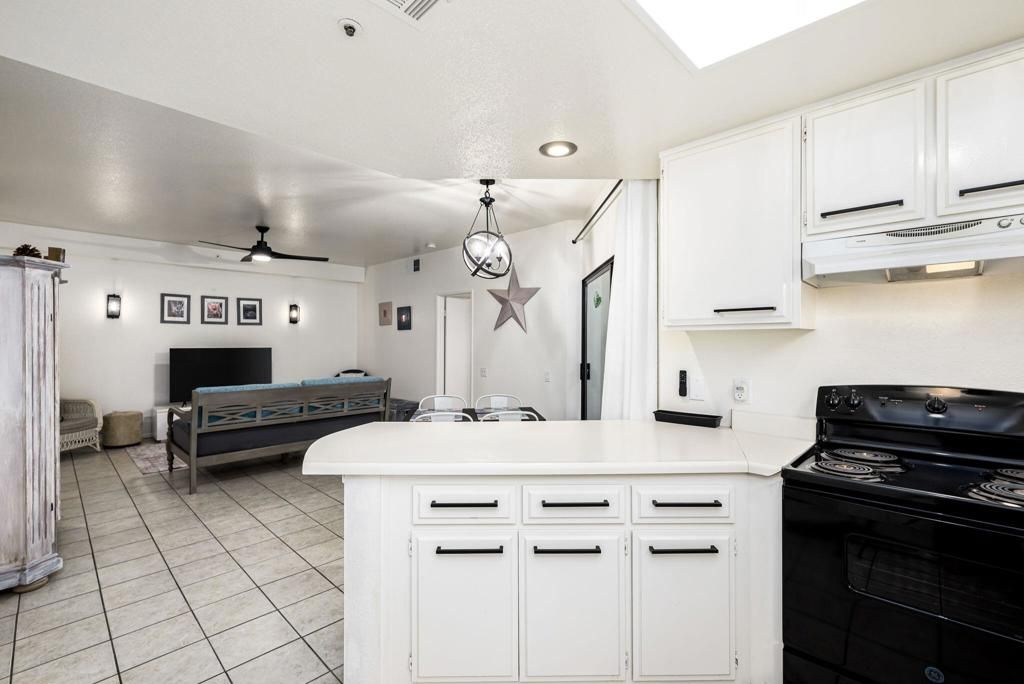Interior, Kitchen, Pendant Lights, Recessed Lighting