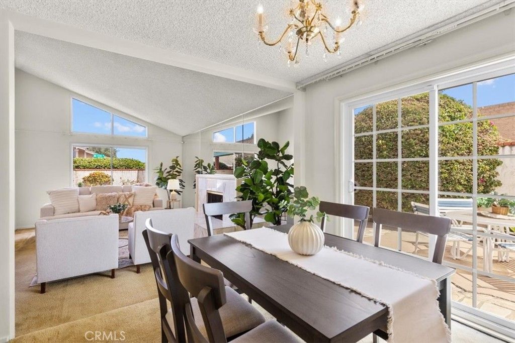 Chandelier, Dining room, Interior, Living room