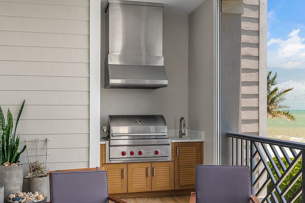 Exterior, Stainless Steel Appliances, Water