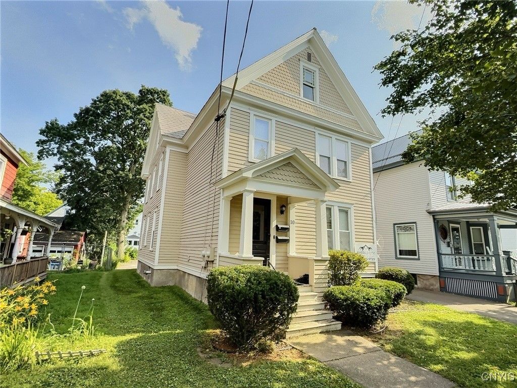 Backyard, Exterior, Facade, Queen Anne Victorian