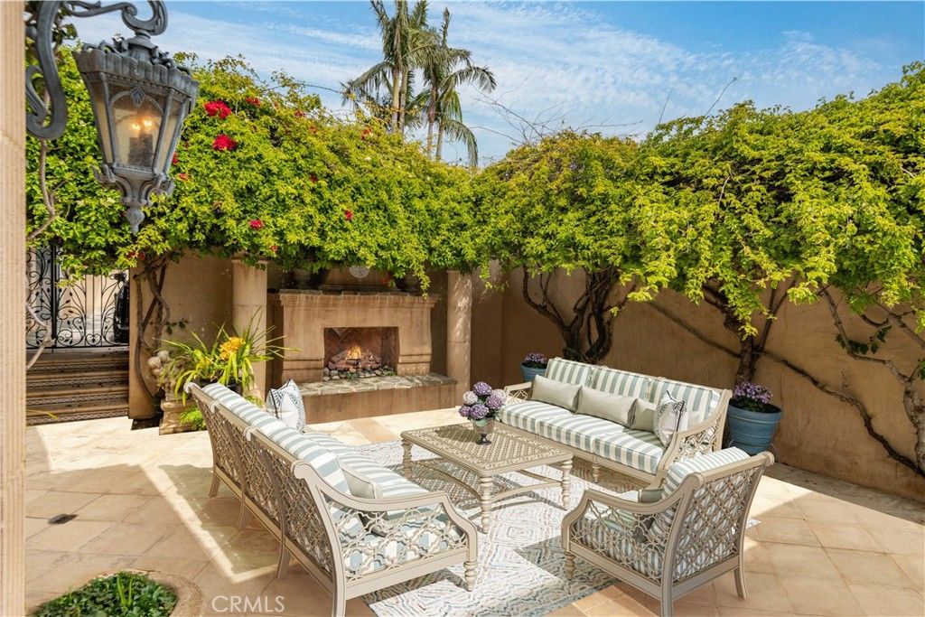 Exterior, Fireplace