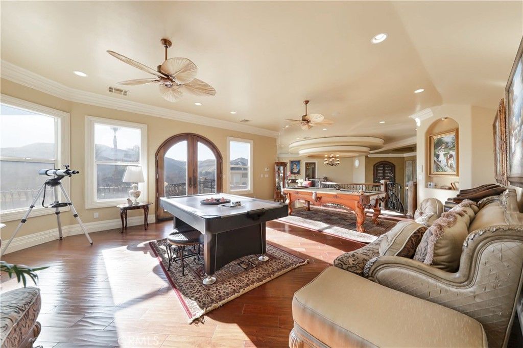 Game Room, Interior, Living room, Recessed Lighting, Wood Texture Flooring